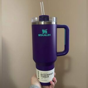 Stanley Quencher H2.0 Tumbler in Purple with Teal Logo